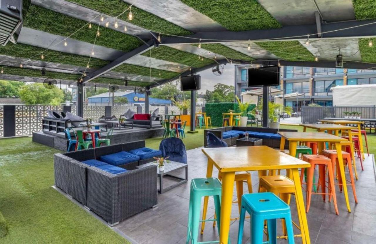 Bposhtels Houston Hostel Exterior photo