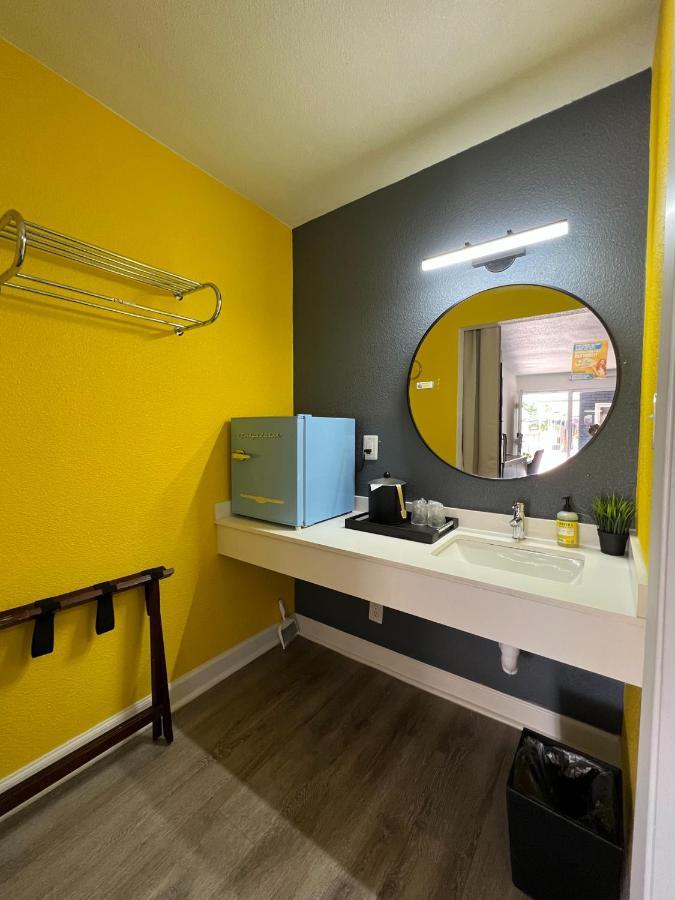 Bposhtels Houston Hostel Exterior photo