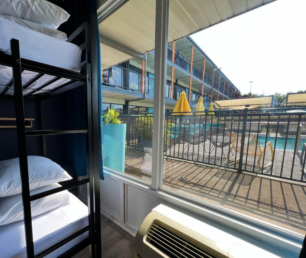 Bposhtels Houston Hostel Exterior photo